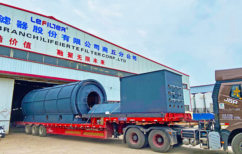 油泥炭化設(shè)備裝車實拍圖