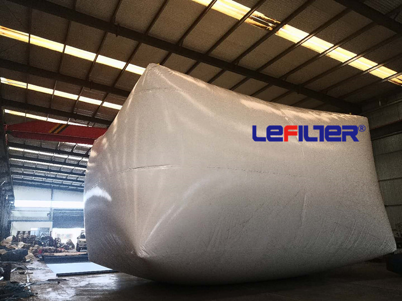 奶白色儲氣袋。