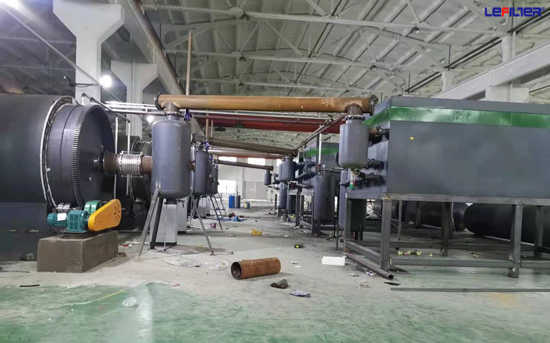 油泥熱裂解炭化設(shè)備安裝現(xiàn)場